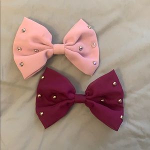2 hair bow accessories